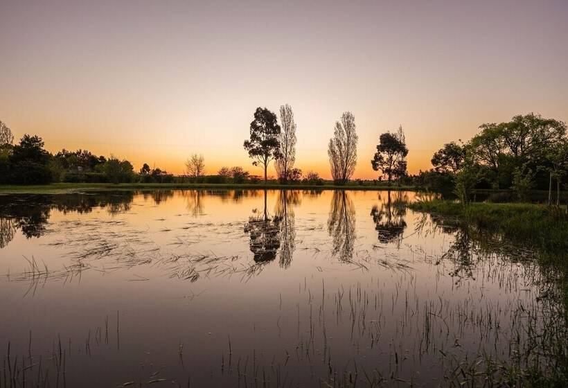 민박 Honeysuckle Barn & Garden