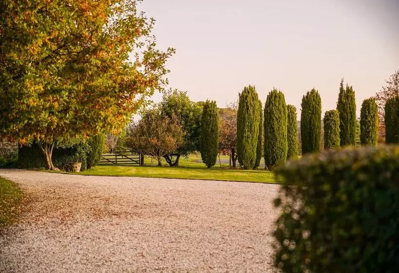 Aamiaismajoitus (B&B) Honeysuckle Barn & Garden