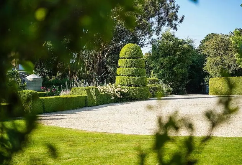 Aamiaismajoitus (B&B) Honeysuckle Barn & Garden