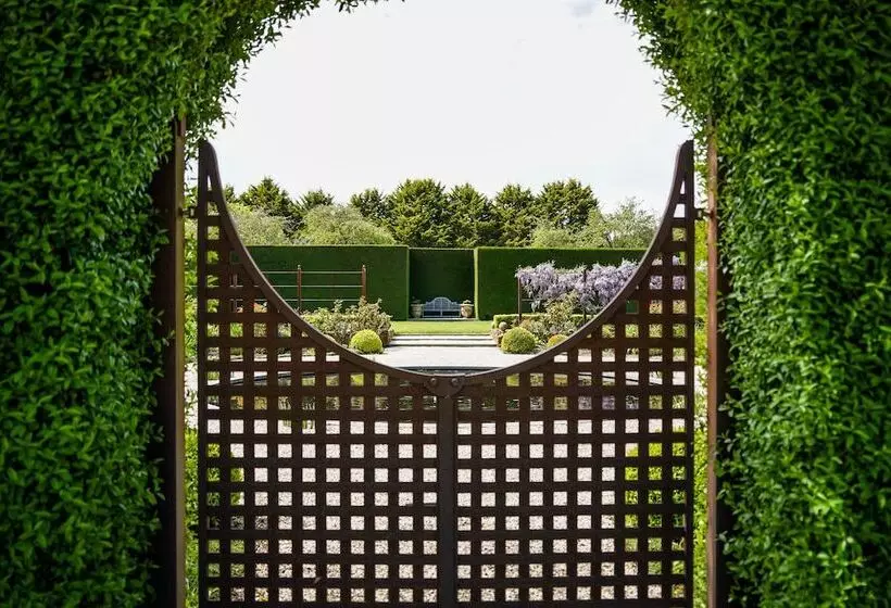 Aamiaismajoitus (B&B) Honeysuckle Barn & Garden