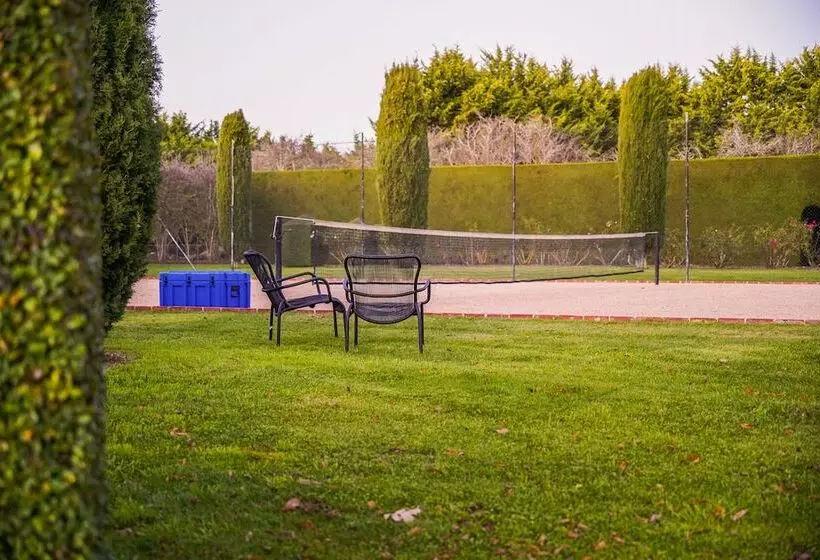 Aamiaismajoitus (B&B) Honeysuckle Barn & Garden