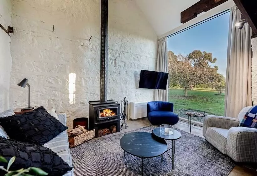 Aamiaismajoitus (B&B) Honeysuckle Barn & Garden