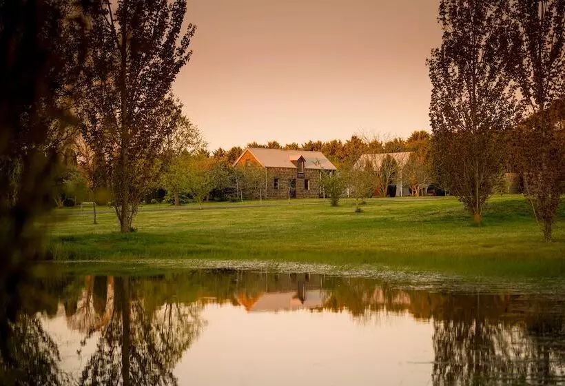 Aamiaismajoitus (B&B) Honeysuckle Barn & Garden