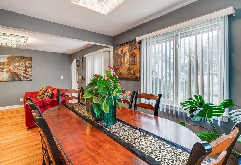 Charming Bergenfield Retreat: 16 Mi To Manhattan!