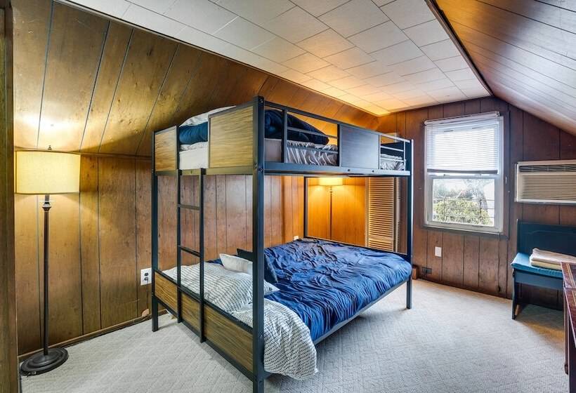 Charming Bergenfield Retreat: 16 Mi To Manhattan!