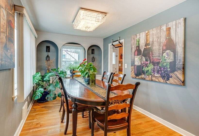 Charming Bergenfield Retreat: 16 Mi To Manhattan!