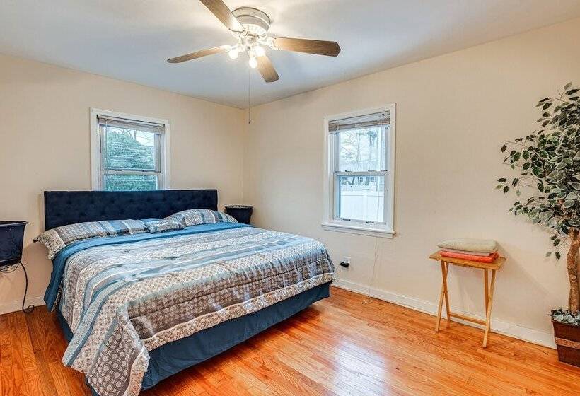 Charming Bergenfield Retreat: 16 Mi To Manhattan!