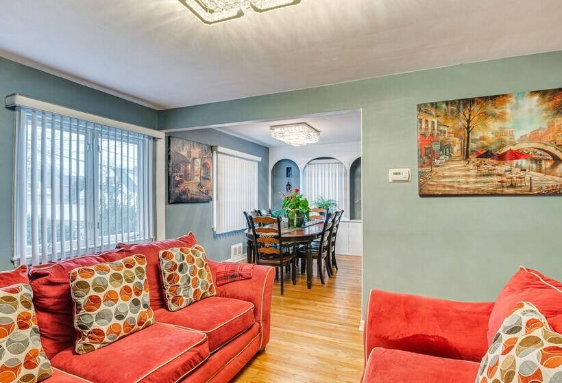 Charming Bergenfield Retreat: 16 Mi To Manhattan!