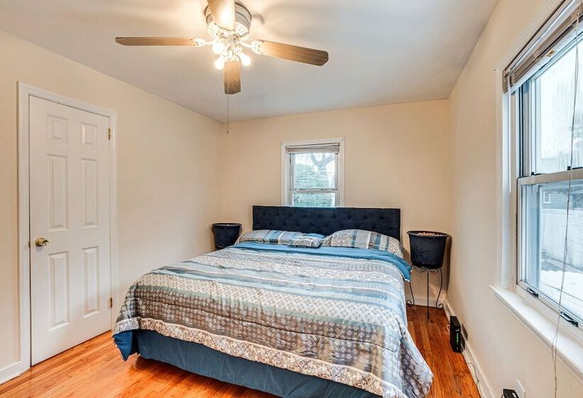 Charming Bergenfield Retreat: 16 Mi To Manhattan!