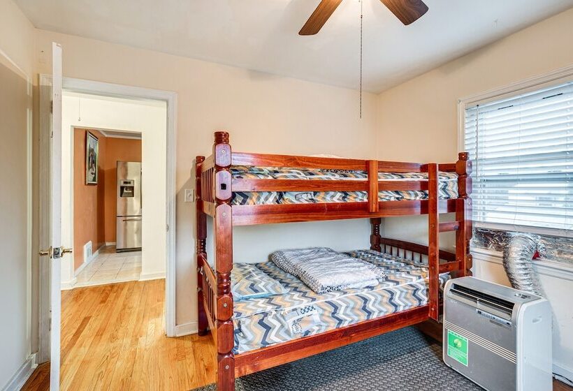 Charming Bergenfield Retreat: 16 Mi To Manhattan!