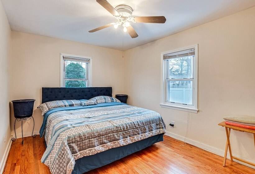 Charming Bergenfield Retreat: 16 Mi To Manhattan!