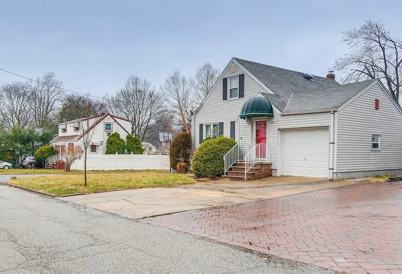Charming Bergenfield Retreat: 16 Mi To Manhattan!