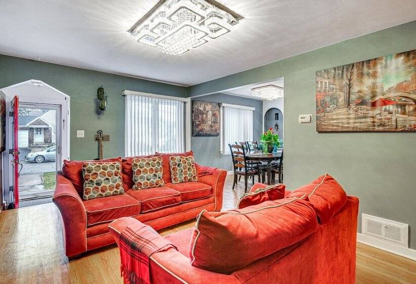 Charming Bergenfield Retreat: 16 Mi To Manhattan!