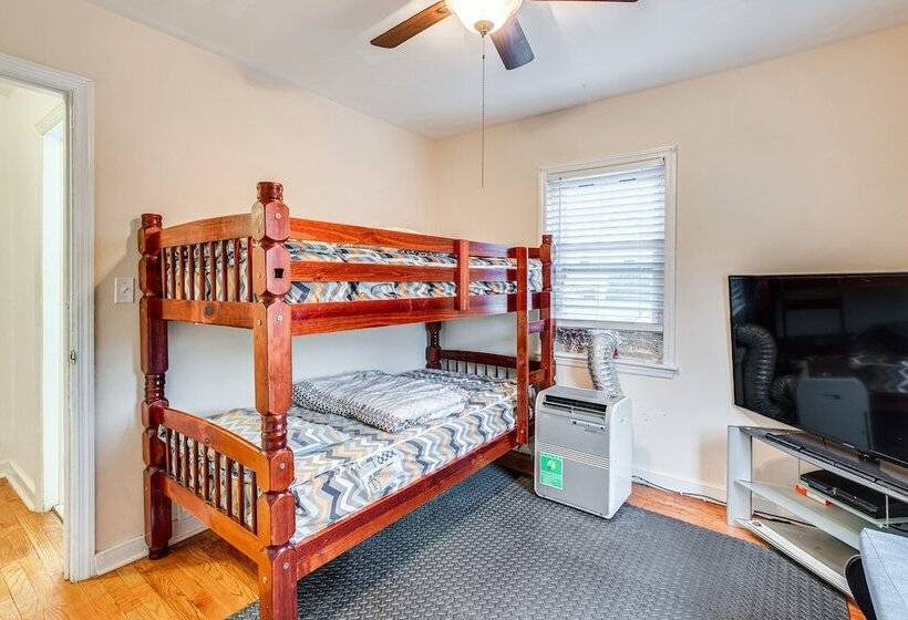 Charming Bergenfield Retreat: 16 Mi To Manhattan!