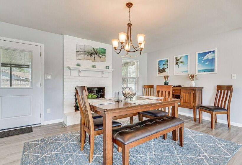 Charming Pensacola Home W/ Screened Lanai & Grill!