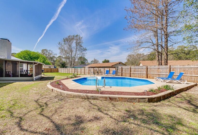 Charming Pensacola Home W/ Screened Lanai & Grill!