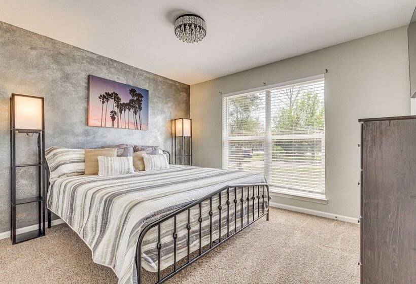 Charming Pensacola Home W/ Screened Lanai & Grill!