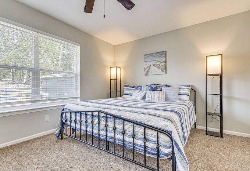 Charming Pensacola Home W/ Screened Lanai & Grill!