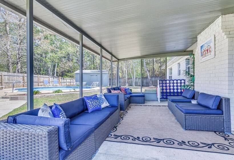 Charming Pensacola Home W/ Screened Lanai & Grill!