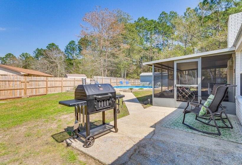 Charming Pensacola Home W/ Screened Lanai & Grill!