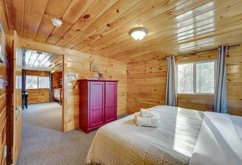 Cozy Laconia Cabin, Close To Winnipesaukee Pier!