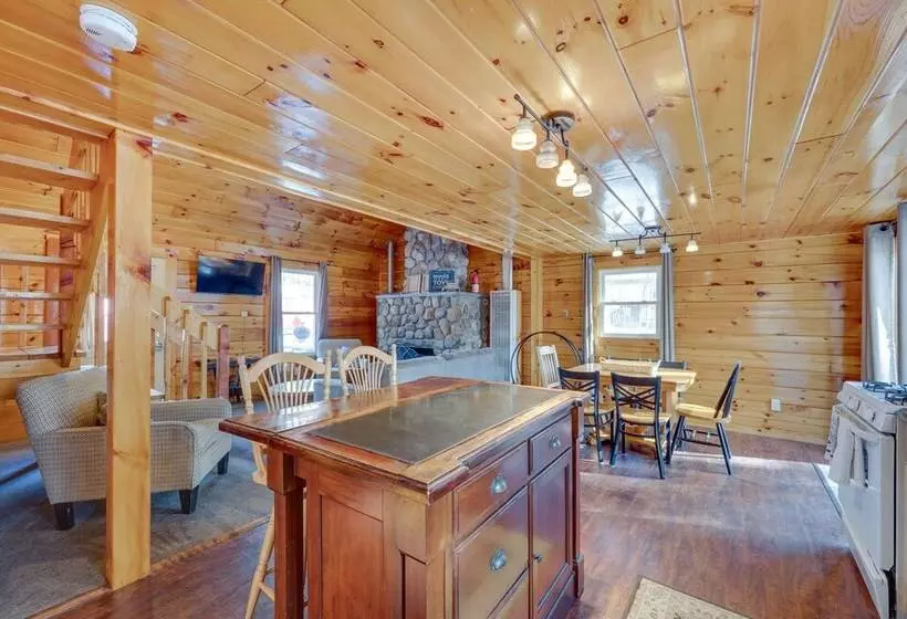 Cozy Laconia Cabin, Close To Winnipesaukee Pier!