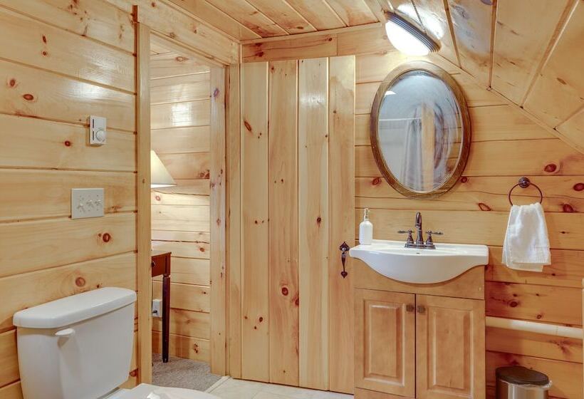 Cozy Laconia Cabin, Close To Winnipesaukee Pier!