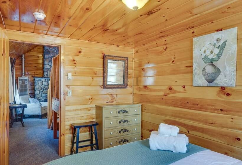 Cozy Laconia Cabin, Close To Winnipesaukee Pier!