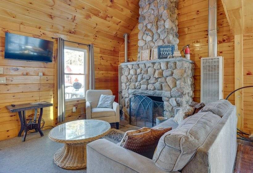 Cozy Laconia Cabin, Close To Winnipesaukee Pier!