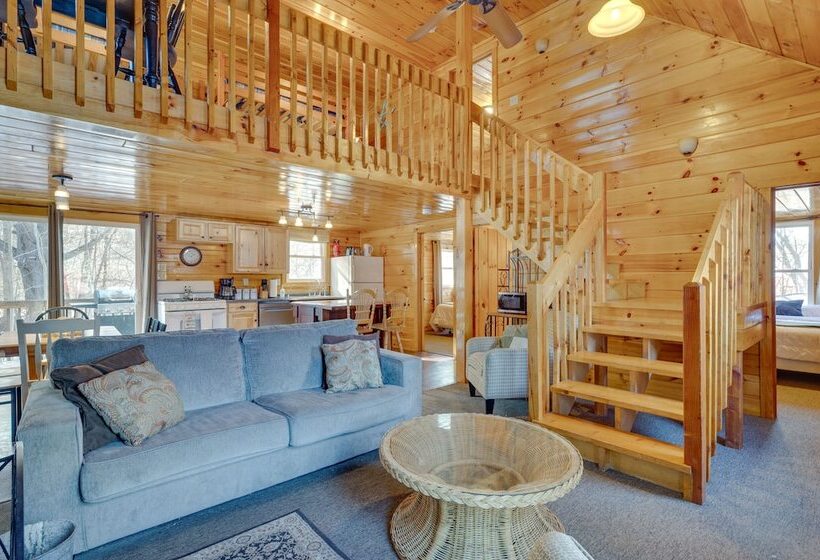 Cozy Laconia Cabin, Close To Winnipesaukee Pier!