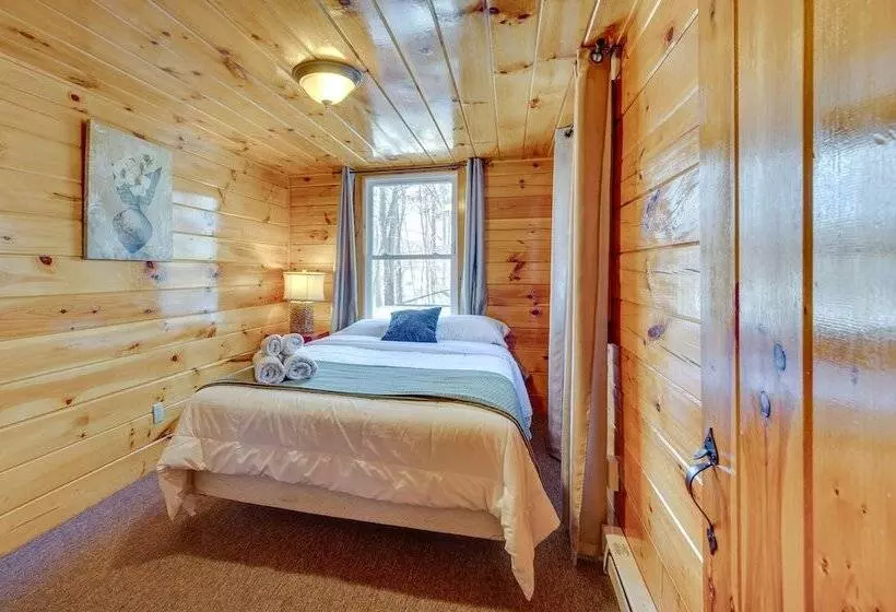 Cozy Laconia Cabin, Close To Winnipesaukee Pier!