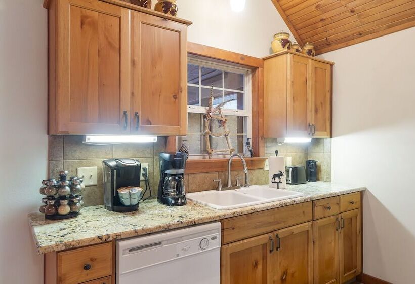 Creekside   2 Bdr Resort Cabin In Epic Location!