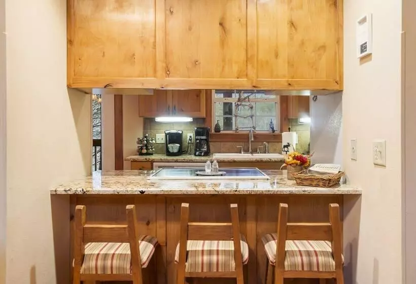 Creekside   2 Bdr Resort Cabin In Epic Location!