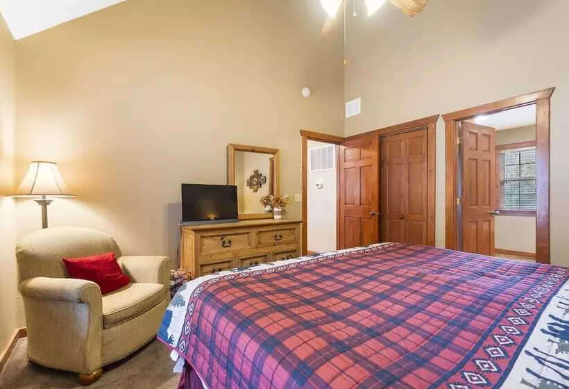 Creekside   2 Bdr Resort Cabin In Epic Location!