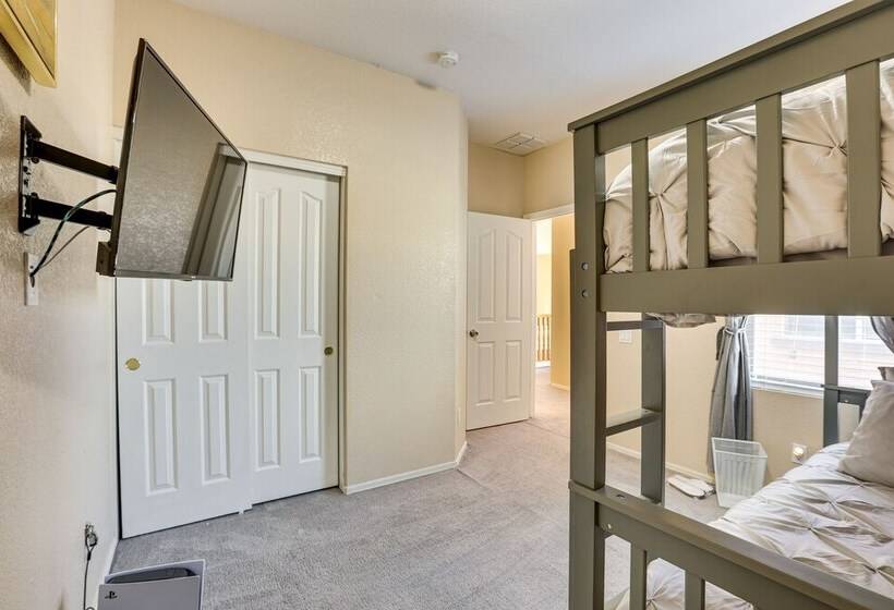 Family Friendly Phoenix Home: 5 Mi To Westgate!