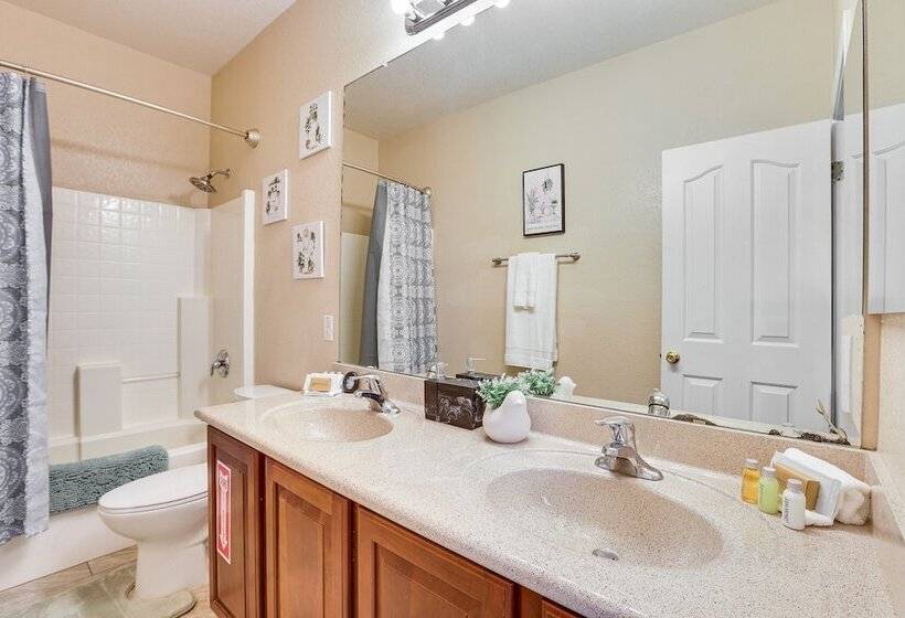 Family Friendly Phoenix Home: 5 Mi To Westgate!