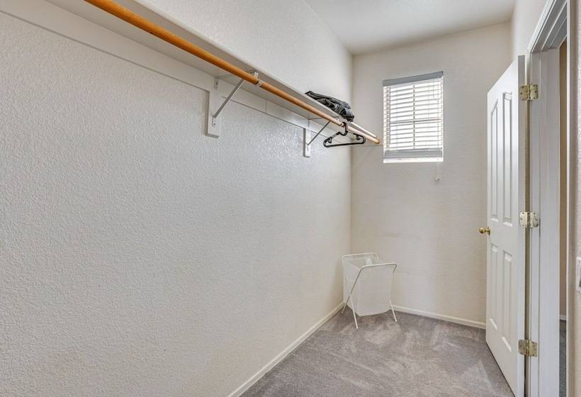 Family Friendly Phoenix Home: 5 Mi To Westgate!