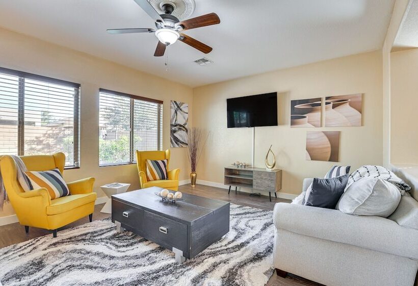 Family Friendly Phoenix Home: 5 Mi To Westgate!