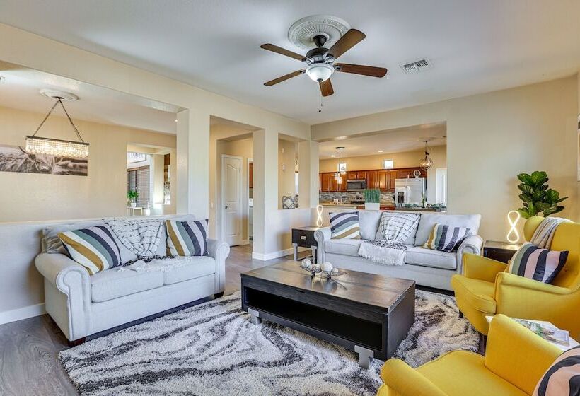Family Friendly Phoenix Home: 5 Mi To Westgate!
