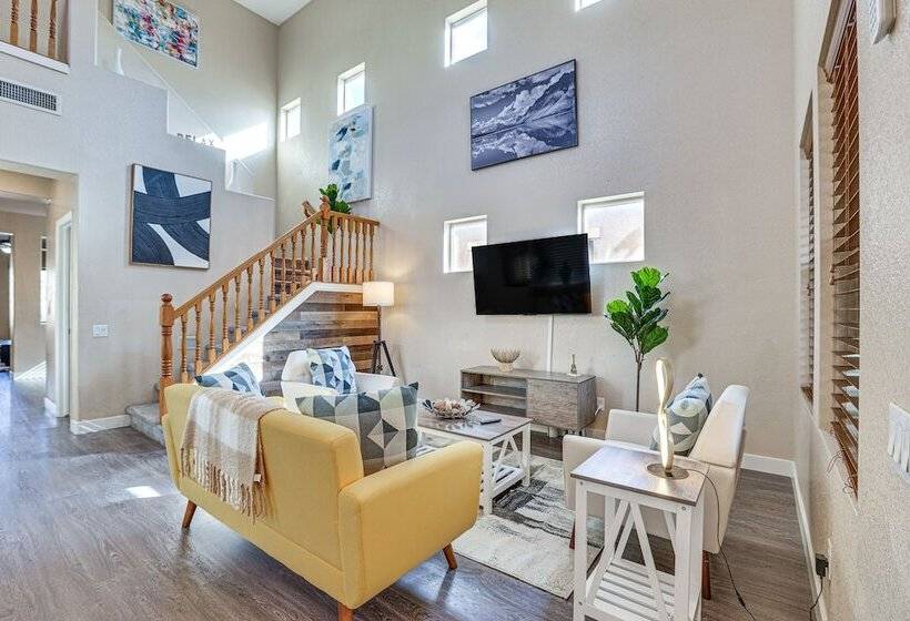 Family Friendly Phoenix Home: 5 Mi To Westgate!