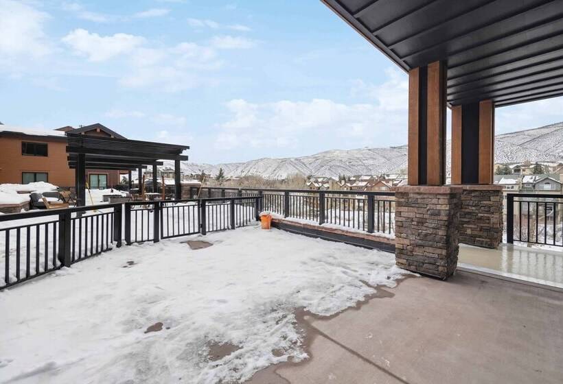 هتل Frontgate By Ewh