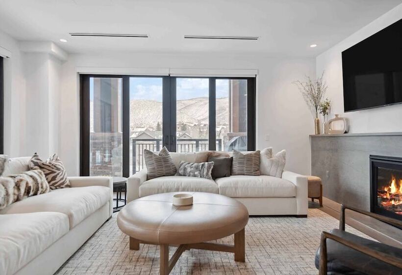 هتل Frontgate By Ewh