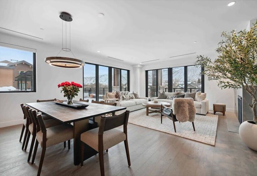 هتل Frontgate By Ewh