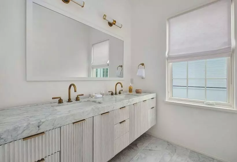 Hotelli Kaiya Beach Resort