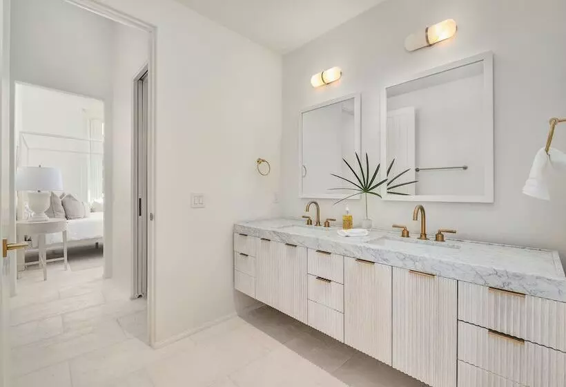 Hotelli Kaiya Beach Resort