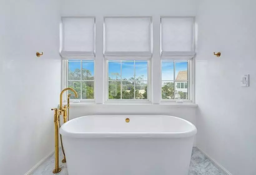 Hotelli Kaiya Beach Resort