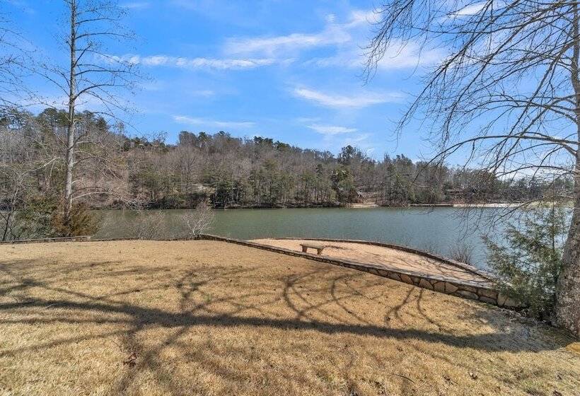 호텔 Lake Lure Retreat   A Beautiful Lakefront Lodge On Mirror Lake Waterfront Newly Expanded Deck 4 Bedr