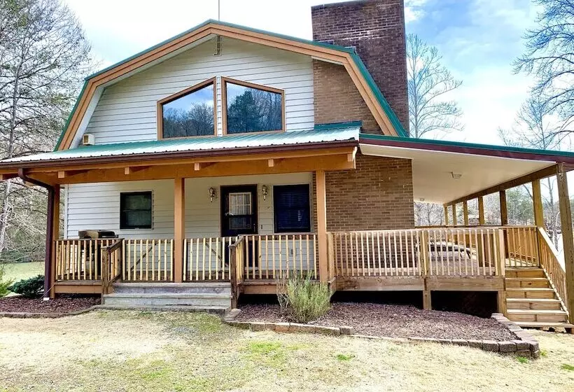 ホテル Lake Lure Retreat   A Beautiful Lakefront Lodge On Mirror Lake Waterfront Newly Expanded Deck 4 Bedr