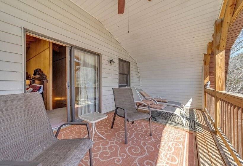 호텔 Lake Lure Retreat   A Beautiful Lakefront Lodge On Mirror Lake Waterfront Newly Expanded Deck 4 Bedr