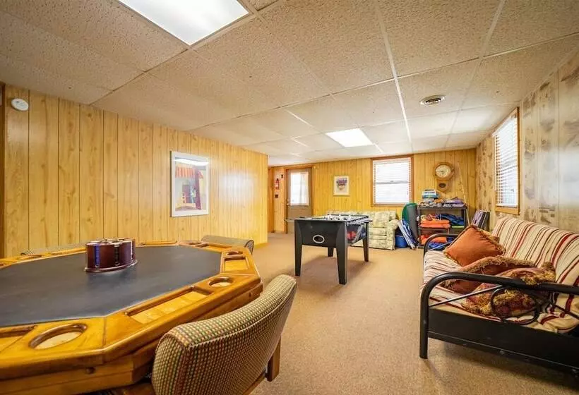 ホテル Lake Lure Retreat   A Beautiful Lakefront Lodge On Mirror Lake Waterfront Newly Expanded Deck 4 Bedr